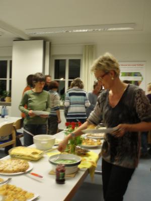 Mit Spannung werden die neuen Rezepte verkostet